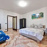 Easy Downtown Inn - Private Room With Shared Bathroom