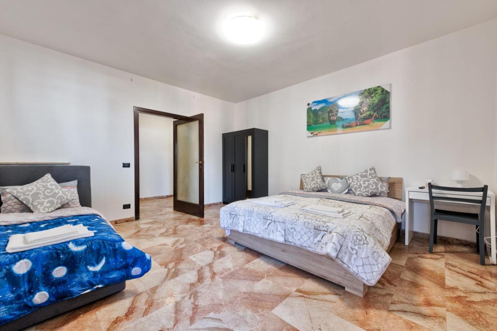 Pensión Easy Downtown - Private With Shared Bathroom