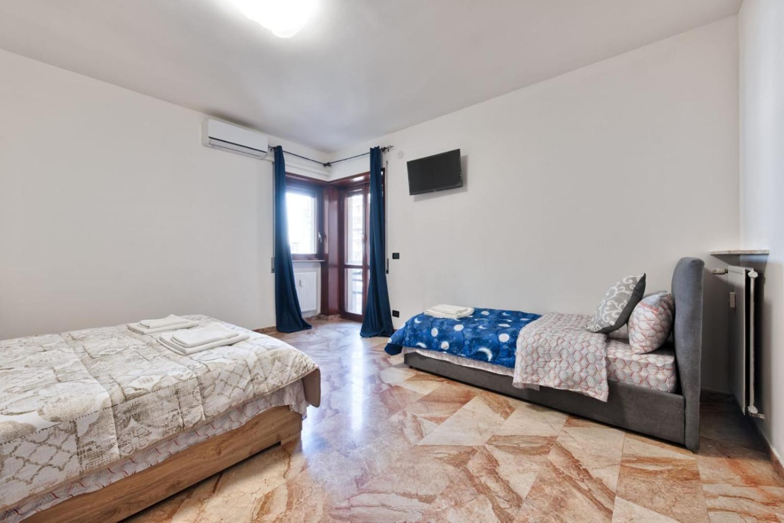 Easy Downtown - Private With Shared Bathroom Pensión *