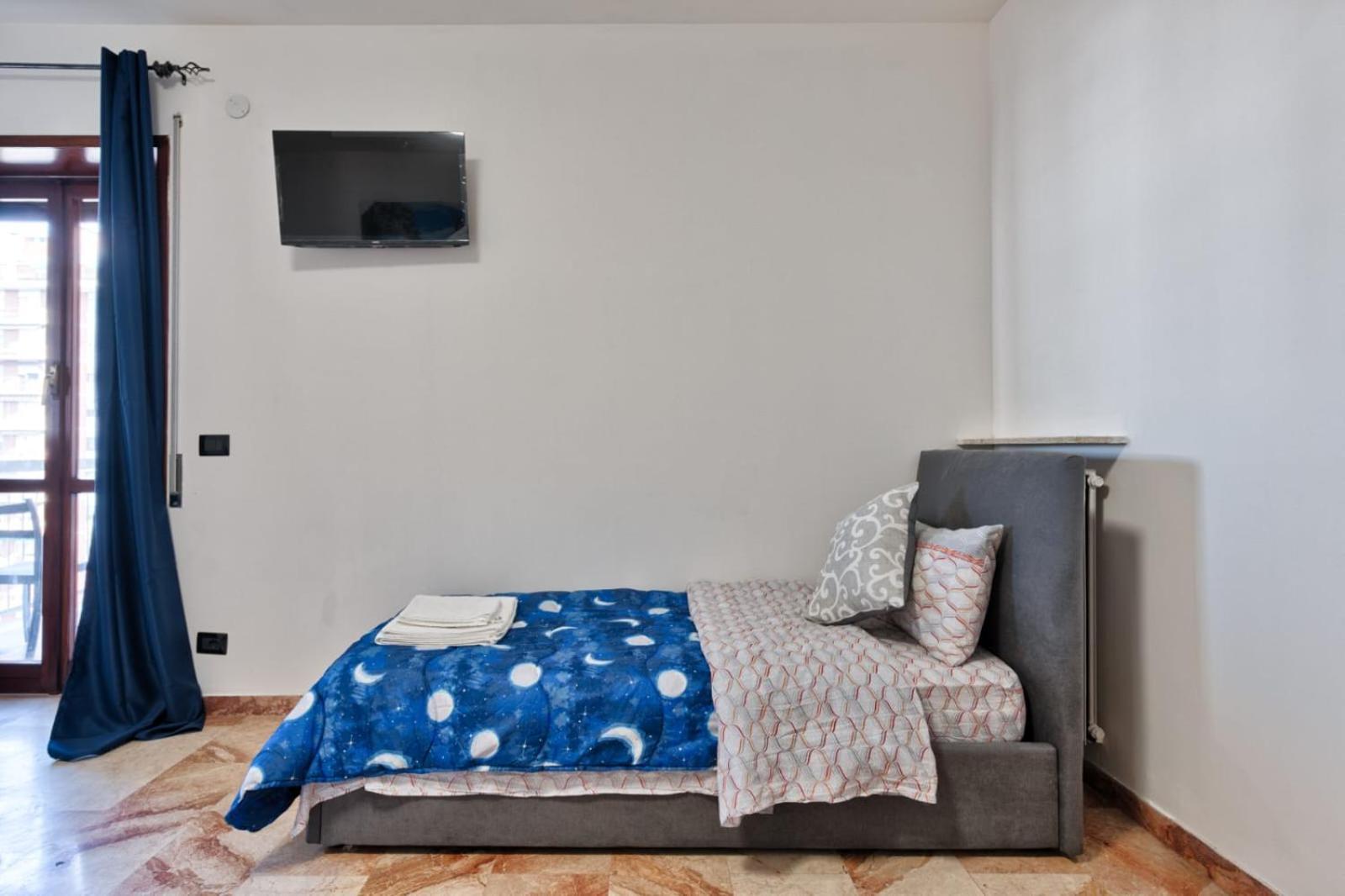 Easy Downtown - Private With Shared Bathroom
