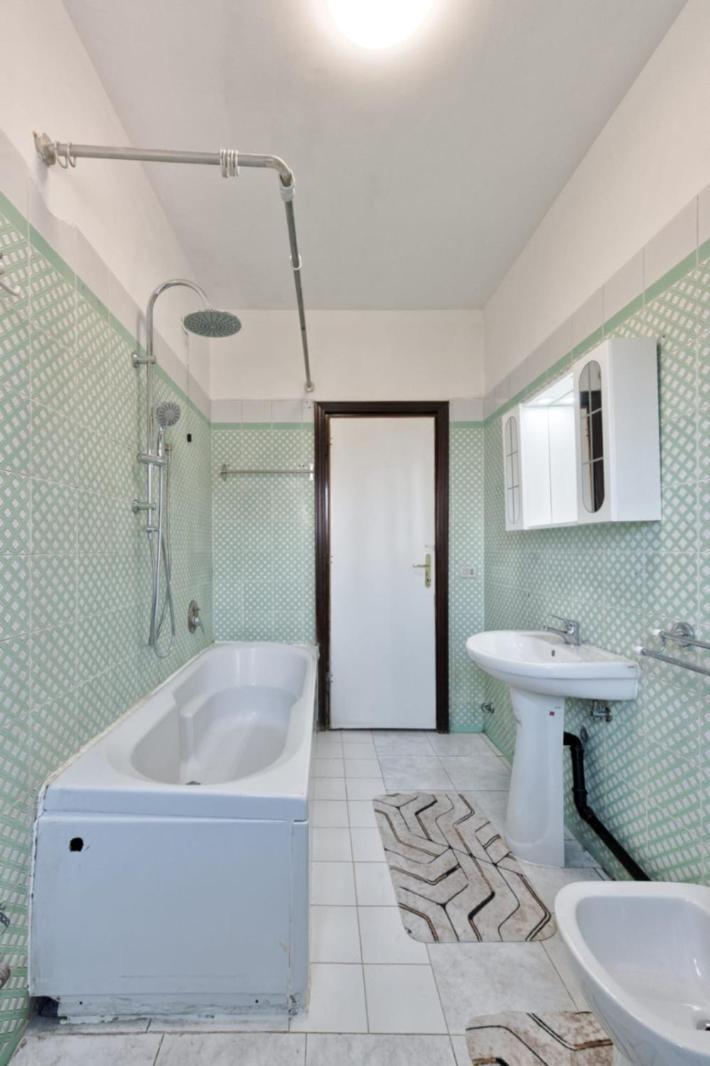 Easy Downtown - Private With Shared Bathroom
