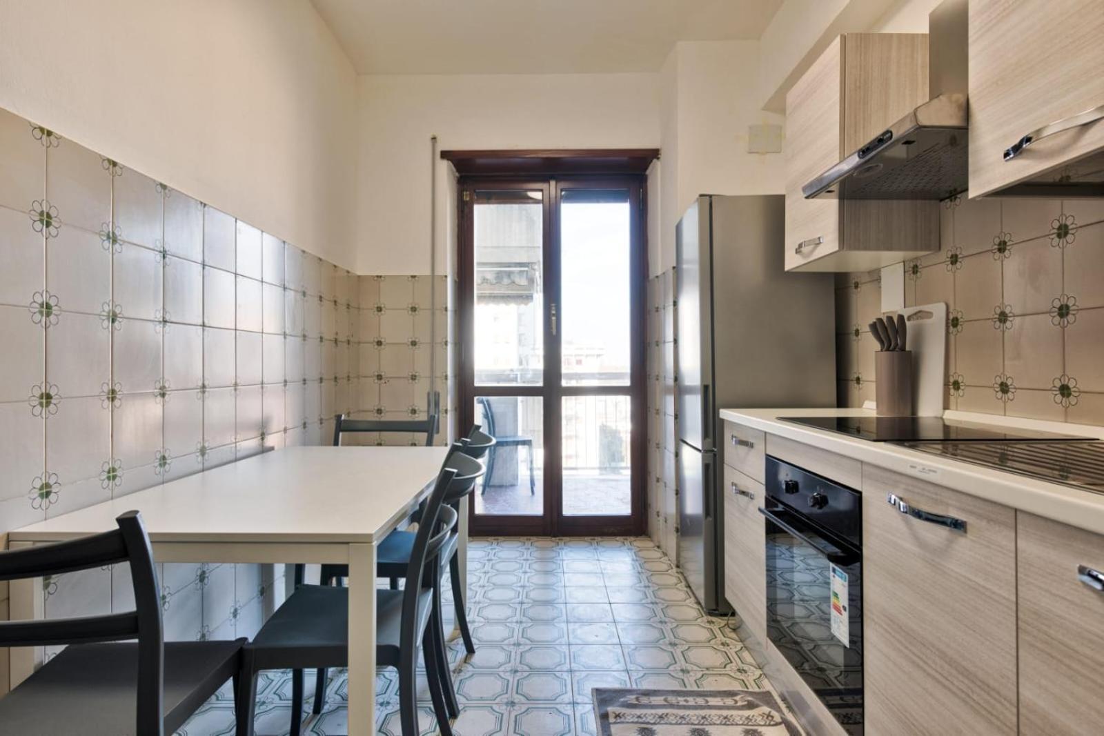 Easy Downtown - Private With Shared Bathroom Venecia