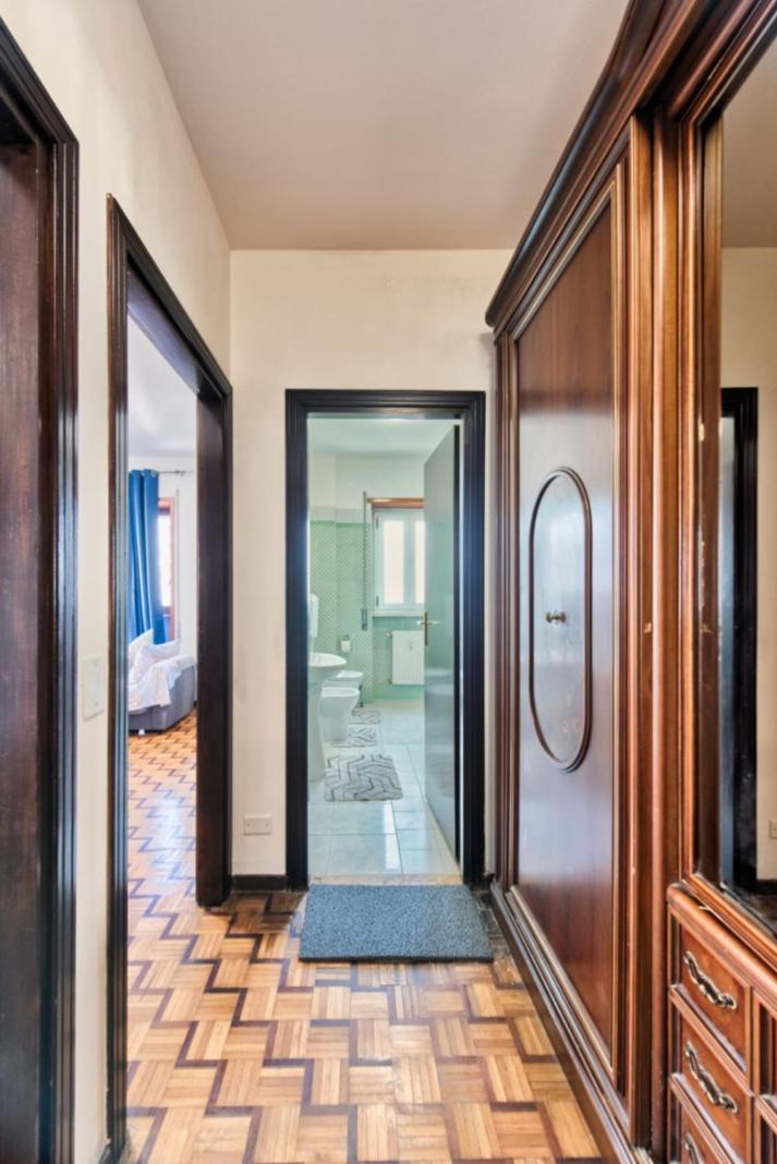 Easy Downtown - Private With Shared Bathroom Pensión *
