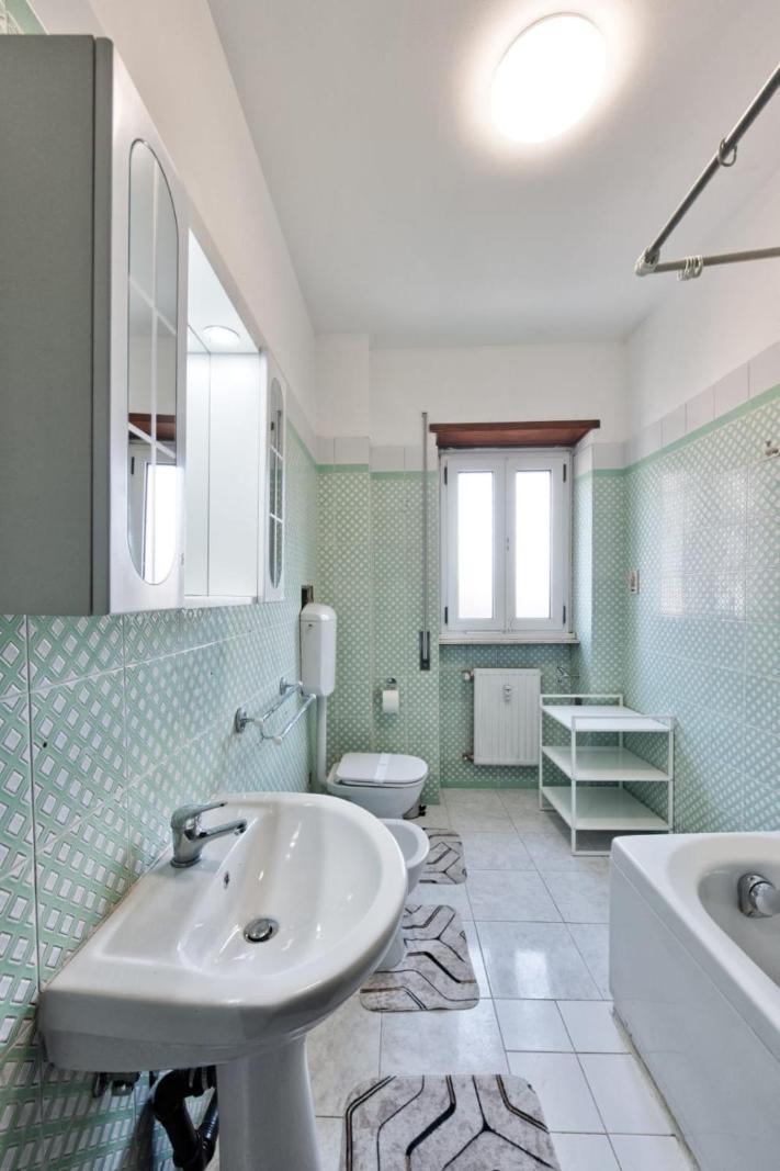 Easy Downtown - Private With Shared Bathroom Pensión