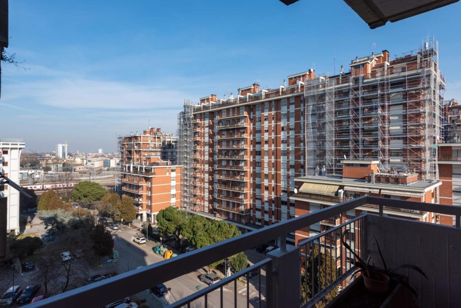 Easy Downtown - Private With Shared Bathroom